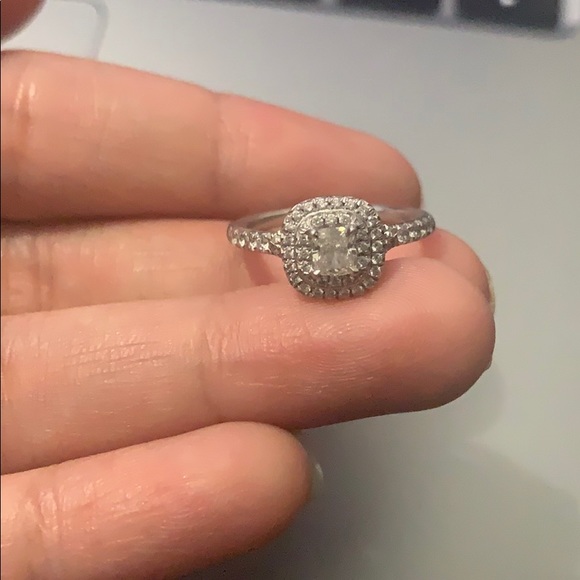 ❌SOLD❌Tiffany diamond ring size 4.0 - Picture 3 of 8